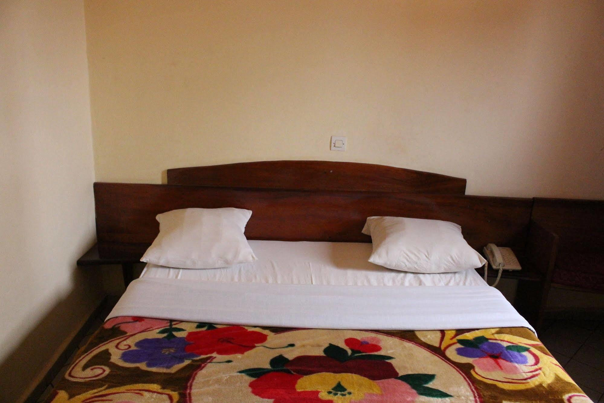 Bafoussam Hotel Altitel מראה חיצוני תמונה